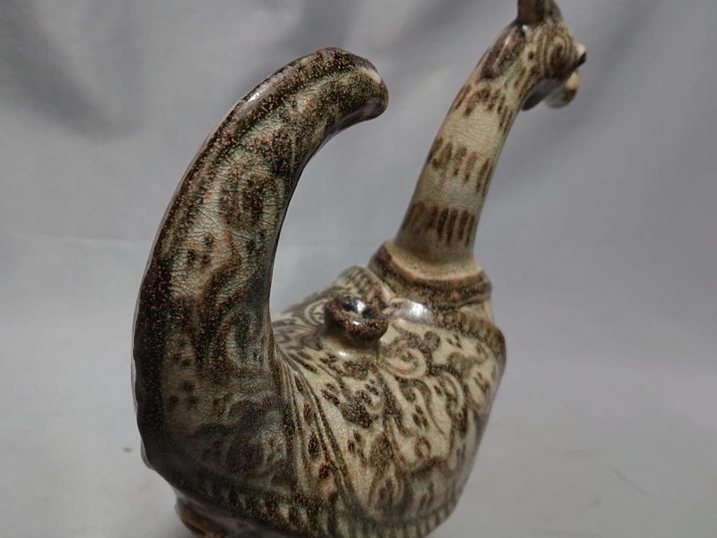 コレクター収集品　タイ　カロン鉄絵 唐草紋 クジャク形　水注15～16世紀
