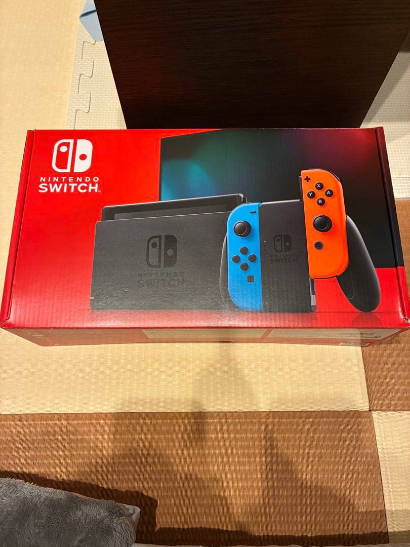 【美品・2022年製】Nintendo Switch本体　ケース付属