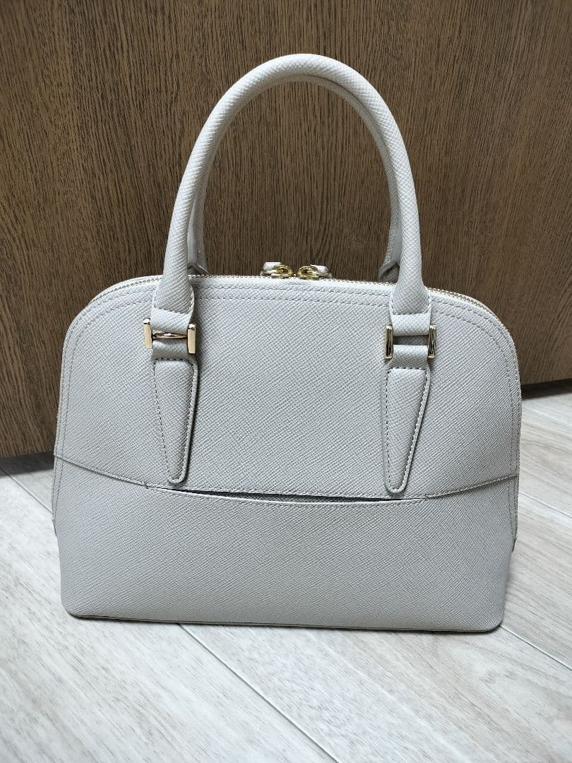 ベージュ　ハンドバッグ　トートバッグ　23区　フォーマルバッグ　ブガッティ型