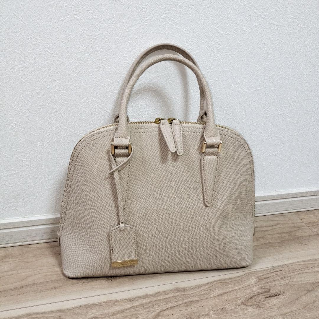ベージュ　ハンドバッグ　トートバッグ　23区　フォーマルバッグ　ブガッティ型