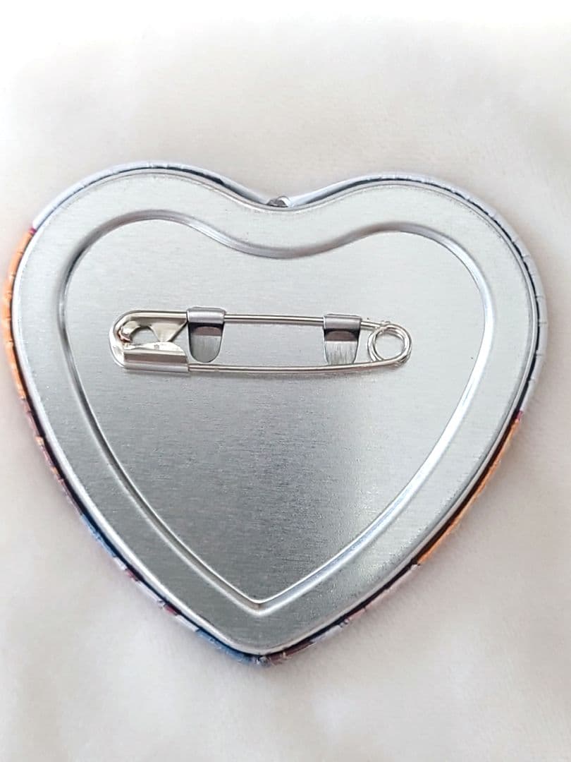 エヴァンゲリオン　式波アスカ　ハート型缶バッジ