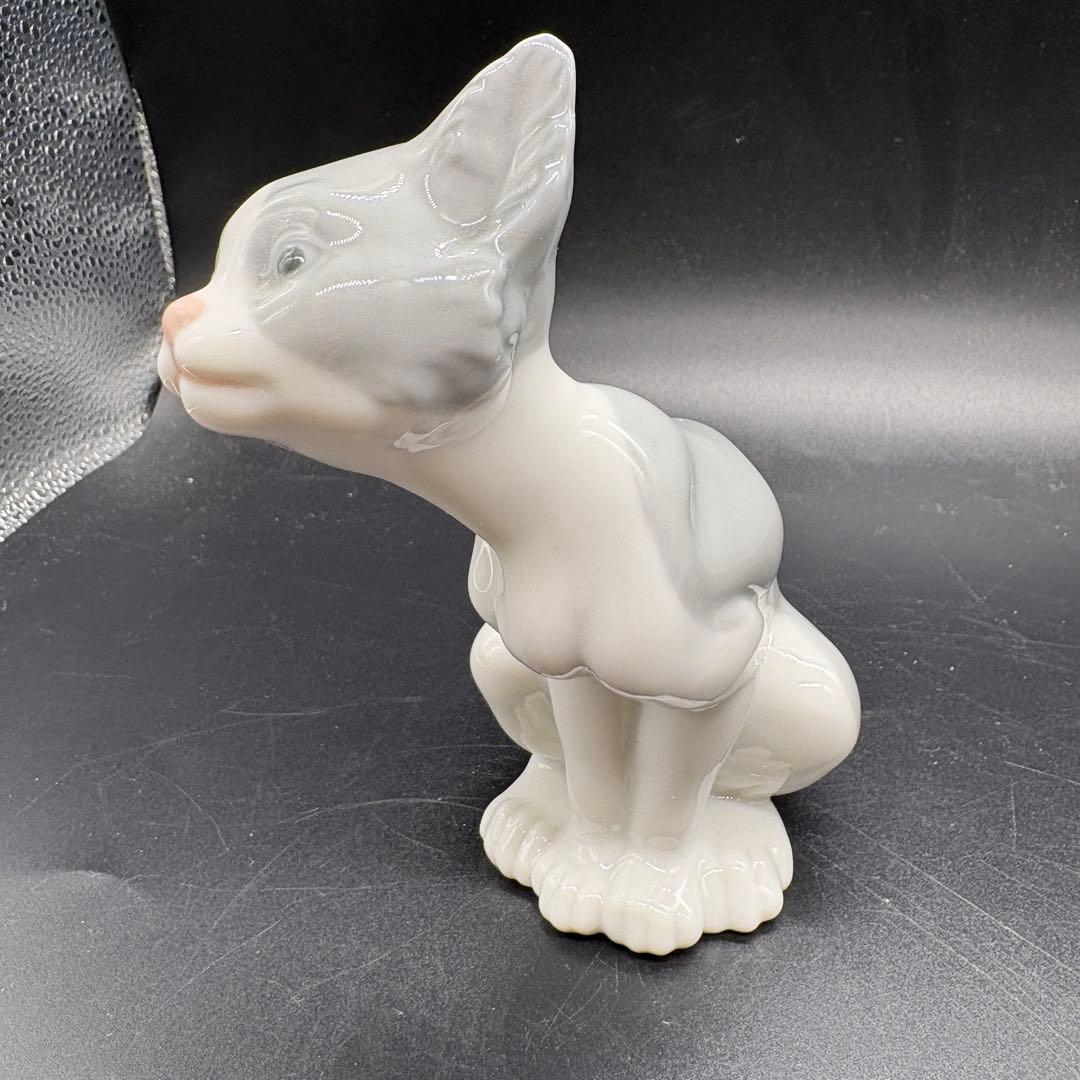 箱付きリヤドロ フィギュリン 置物　ネコ　ごはんをちょうだい　①　no.172