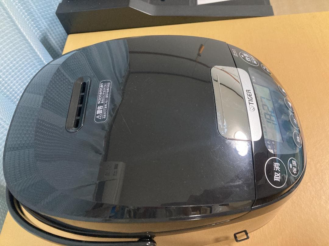 ★美品★２2年製 TIGER JPW-H100 炊きたてIH炊飯器 5.5合炊き