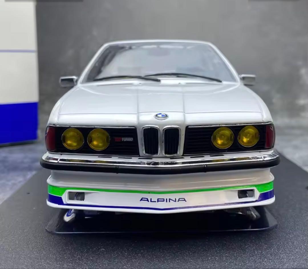 ALPINA B7 TURBO (E12) シルバー1\18スケールモデル