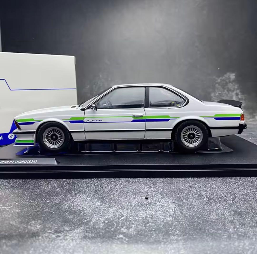 ALPINA B7 TURBO (E12) シルバー1\18スケールモデル