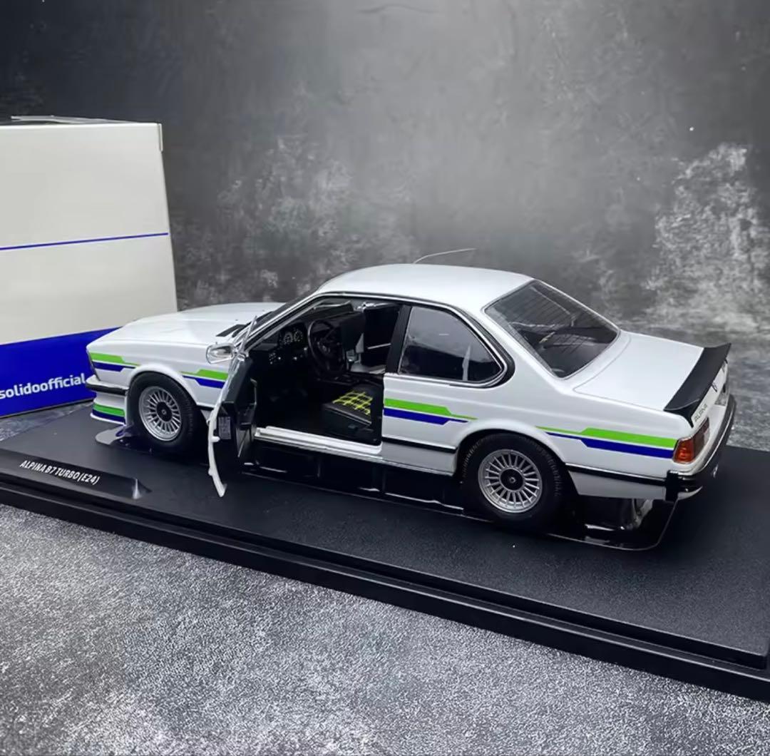 ALPINA B7 TURBO (E12) シルバー1\18スケールモデル