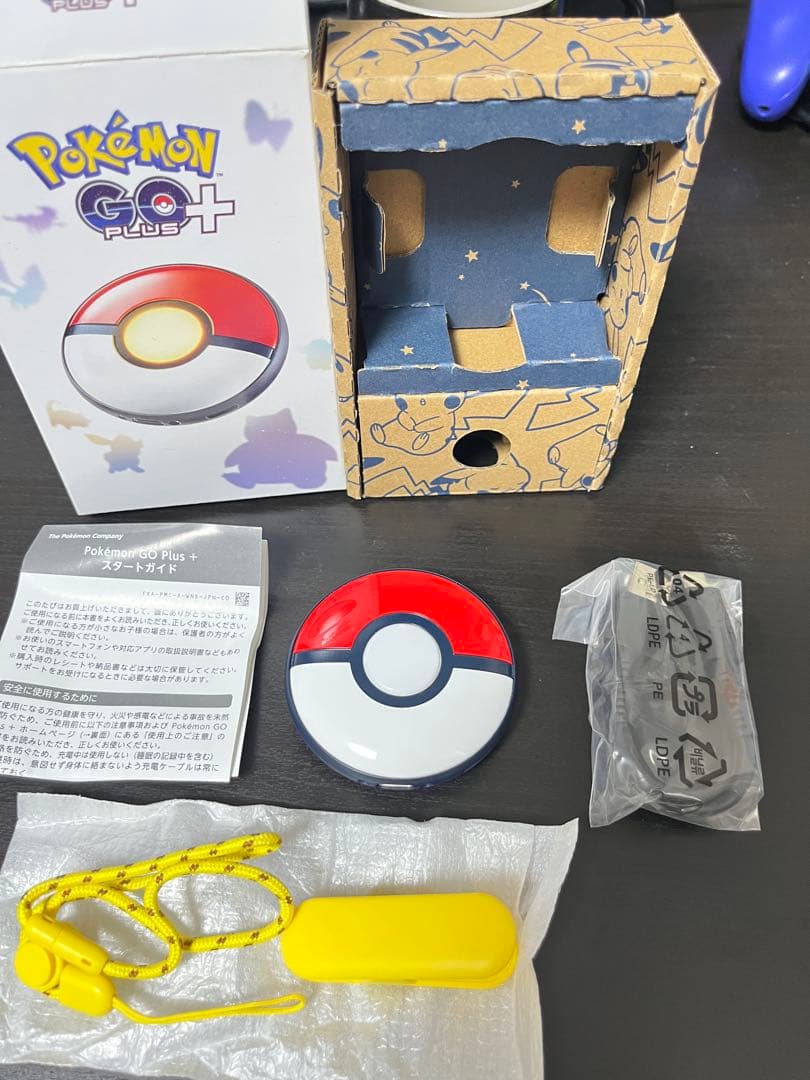 Pokémon GO Plus 本体と付属品