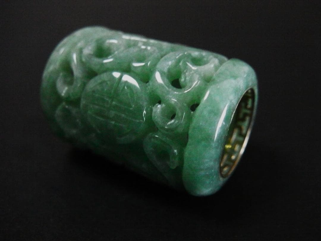 本翡翠　透かし彫り　ペンダントトップ　樽型　バレル