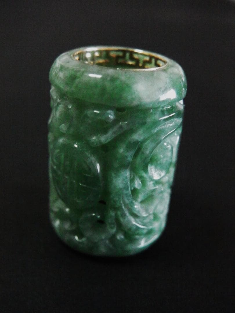 本翡翠　透かし彫り　ペンダントトップ　樽型　バレル