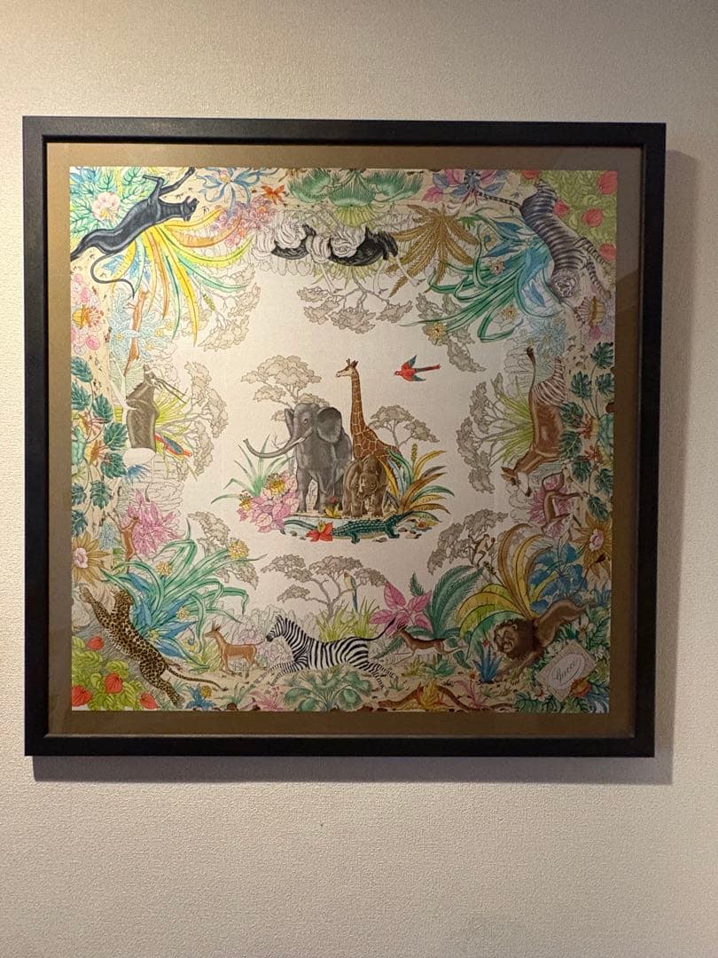 Gucci の動物柄スカーフの額装 86センチ×86センチの正方形