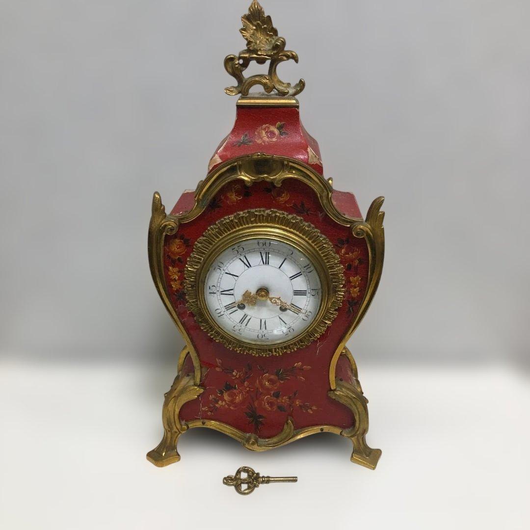 送料無料 アンティーク風 置時計 手巻き式 花模様 ゴールド装飾 251104