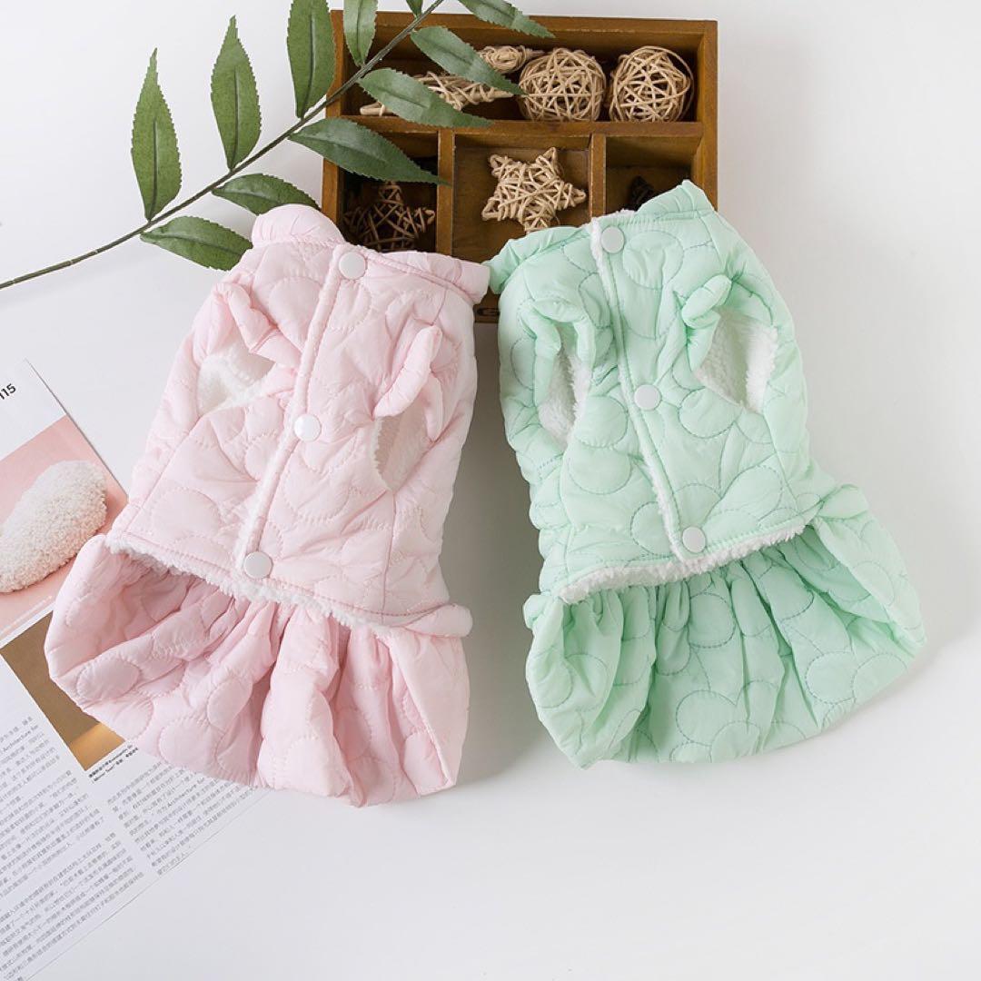 【新品】花模様キルティングふわふわコート　《ピンクM 》お腹ボタン　犬服　防寒