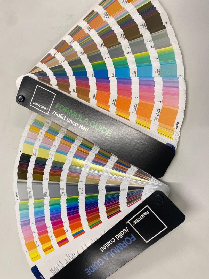 PANTONE FORMULA GUIDE 色見本帳