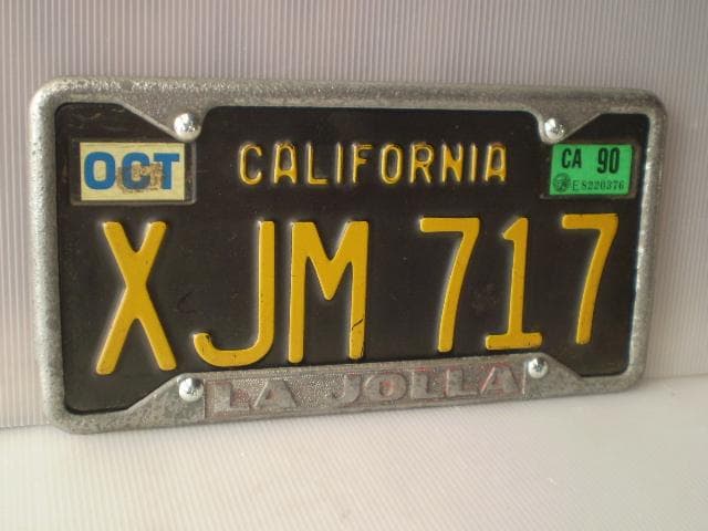 XJM 717' California'カルフォルニアライセンスプレート。