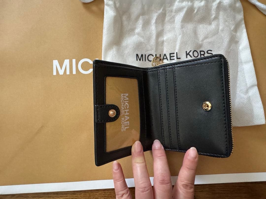 新品 マイケルコース 2つ折り財布