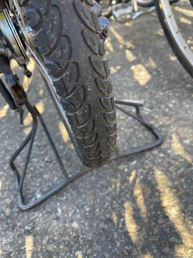 青い電動アシスト自転車 チャイルドシート付き