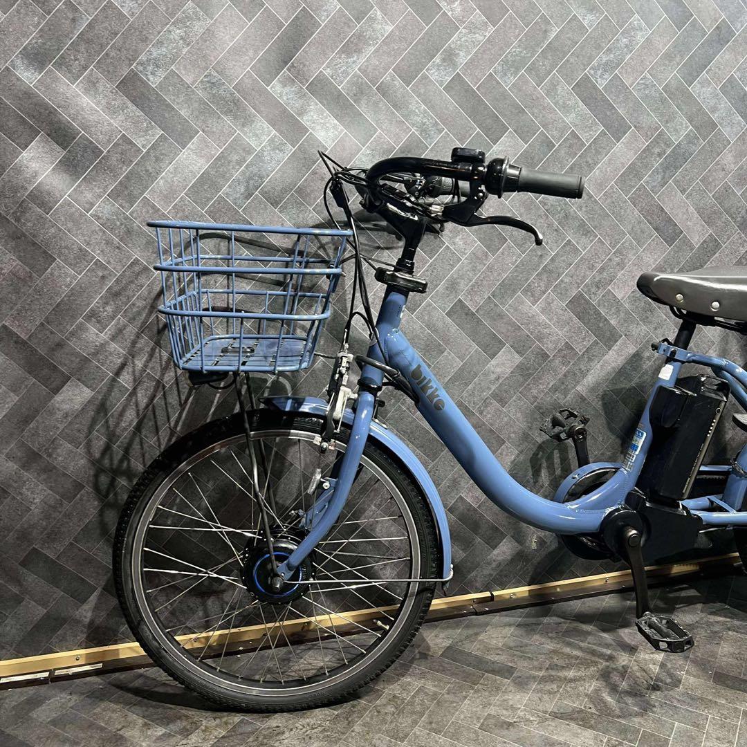 青い電動アシスト自転車 チャイルドシート付き
