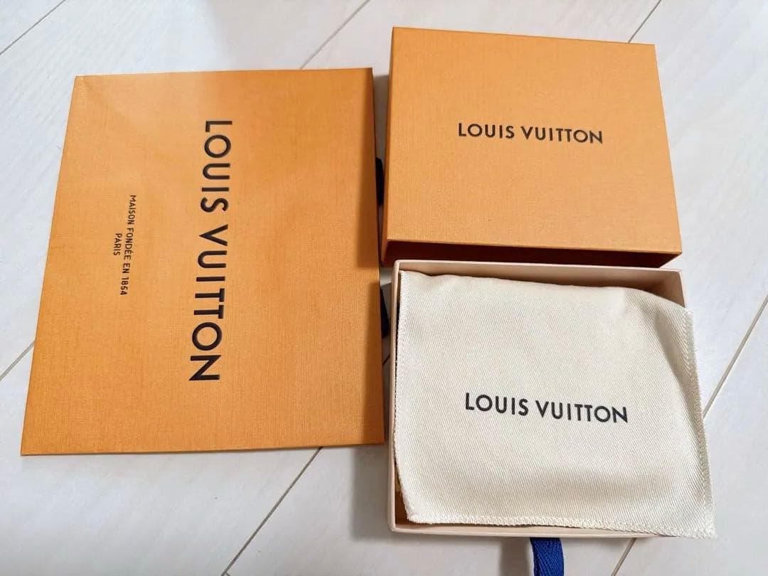 ヴィトン アンプラント バイザプール ジッピーパース サマーブルー