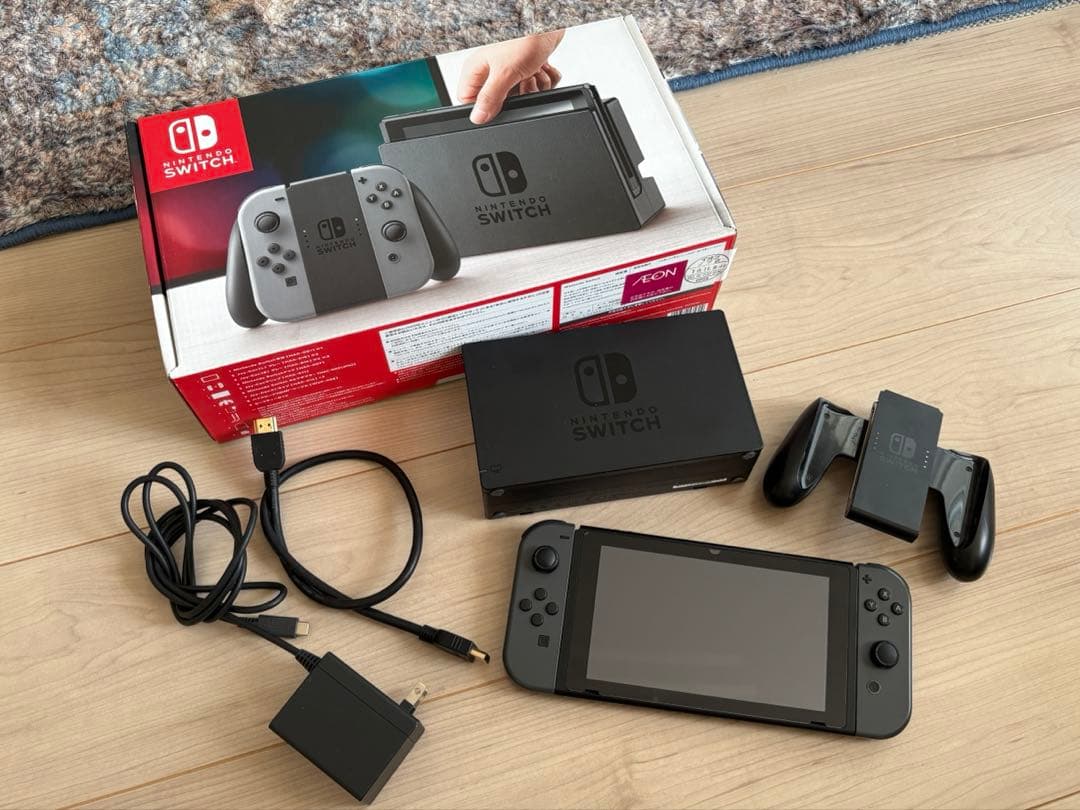 2018年新品購入美品 Nintendo Switch 本体 グレー 付属品あり