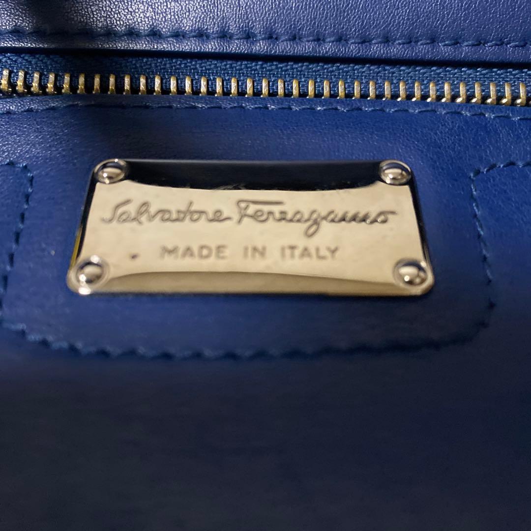 サルヴァトーレフェラガモ ノリータ ハンドバッグ ネイビー
