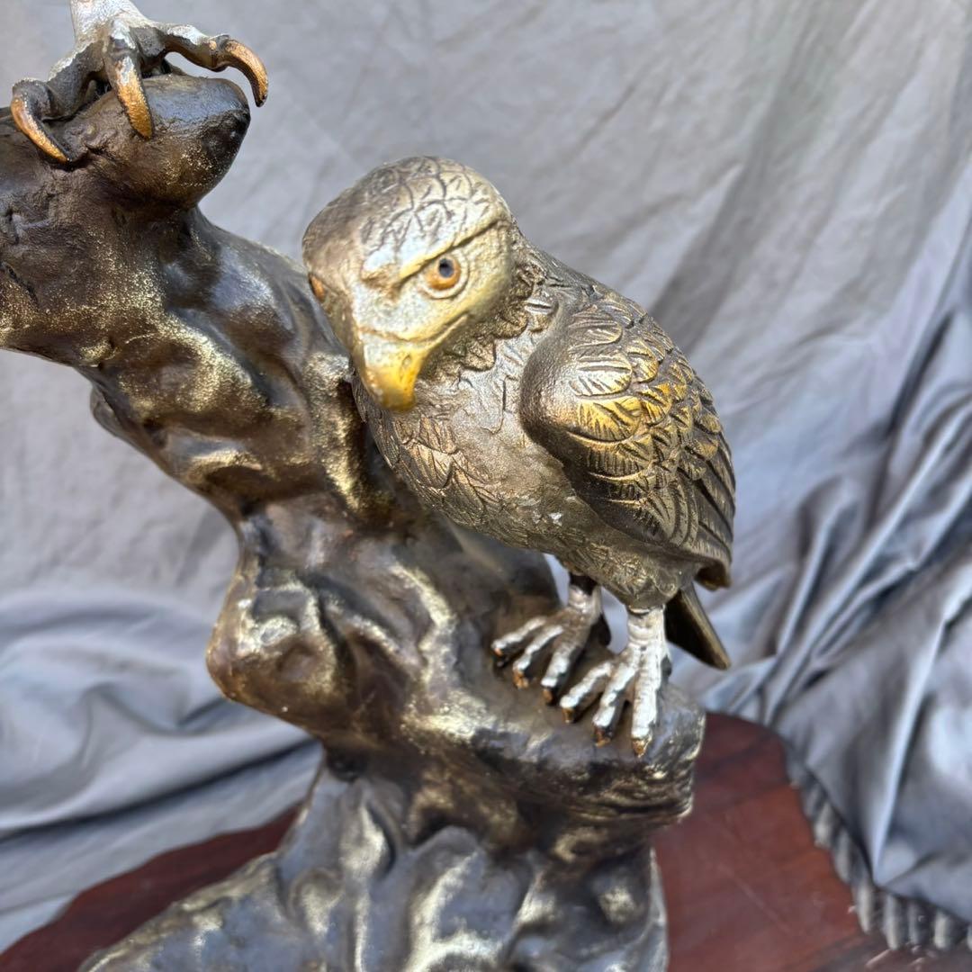 Hy131　鷹の置物　金属製　オブジェ　木製台座付き　刻印あり　インテリア