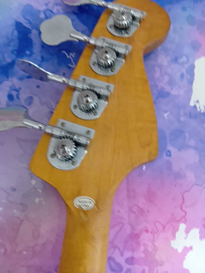 『けいおん！』秋山澪レプリカモデルエレキベース サンバースト 　大幅値下げ中！