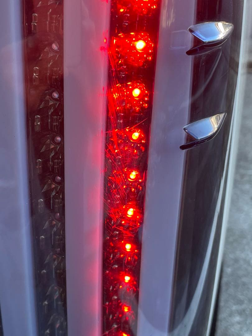 中古品トヨタ・ハイエース200系 LED TAIL LAMP 左右セット