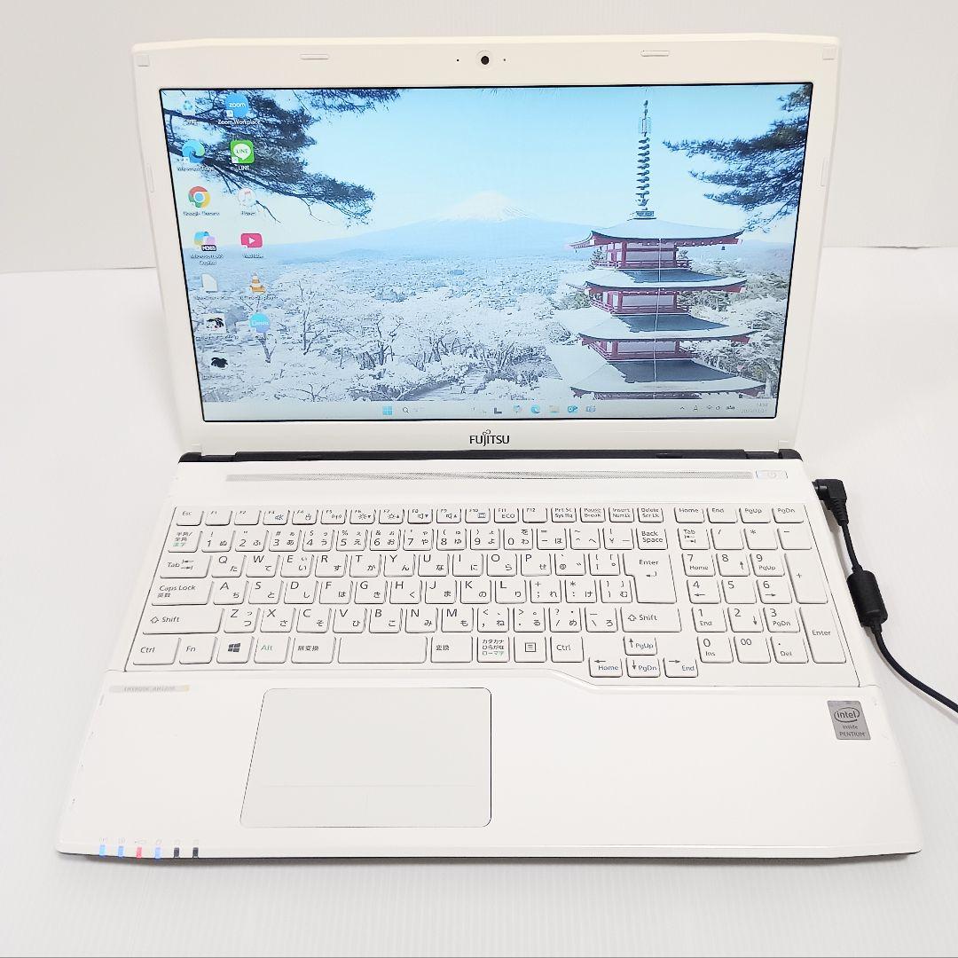 オフィス付き！Windows11✨初心者さんオススメ薄型ホワイトノートパソコン✨