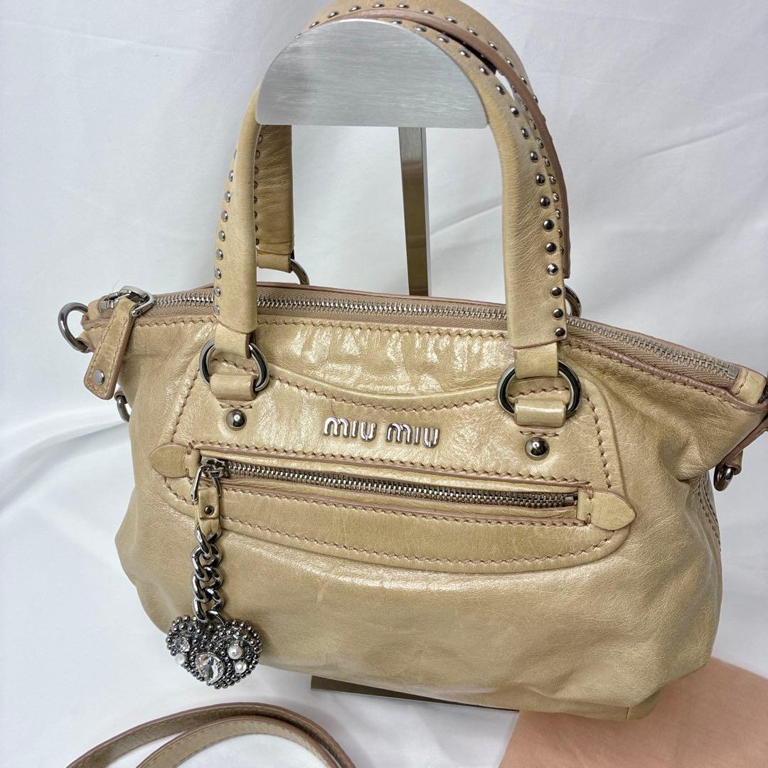 【いちごパフェさん専用】miumiu スタッズ　ハンドバッグ　ハートチャーム