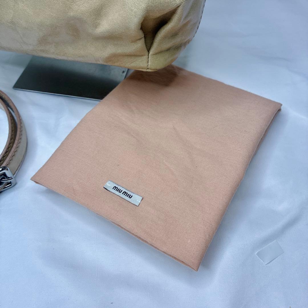 【いちごパフェさん専用】miumiu スタッズ　ハンドバッグ　ハートチャーム