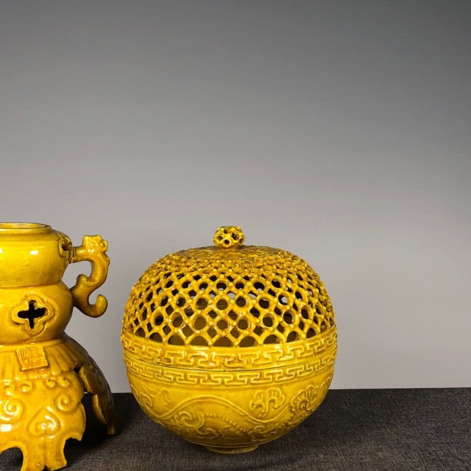 景徳鎮 陶磁器 帝王黄釉透かし彫り香炉 香道具 茶道具 装飾品 工芸品 置物
