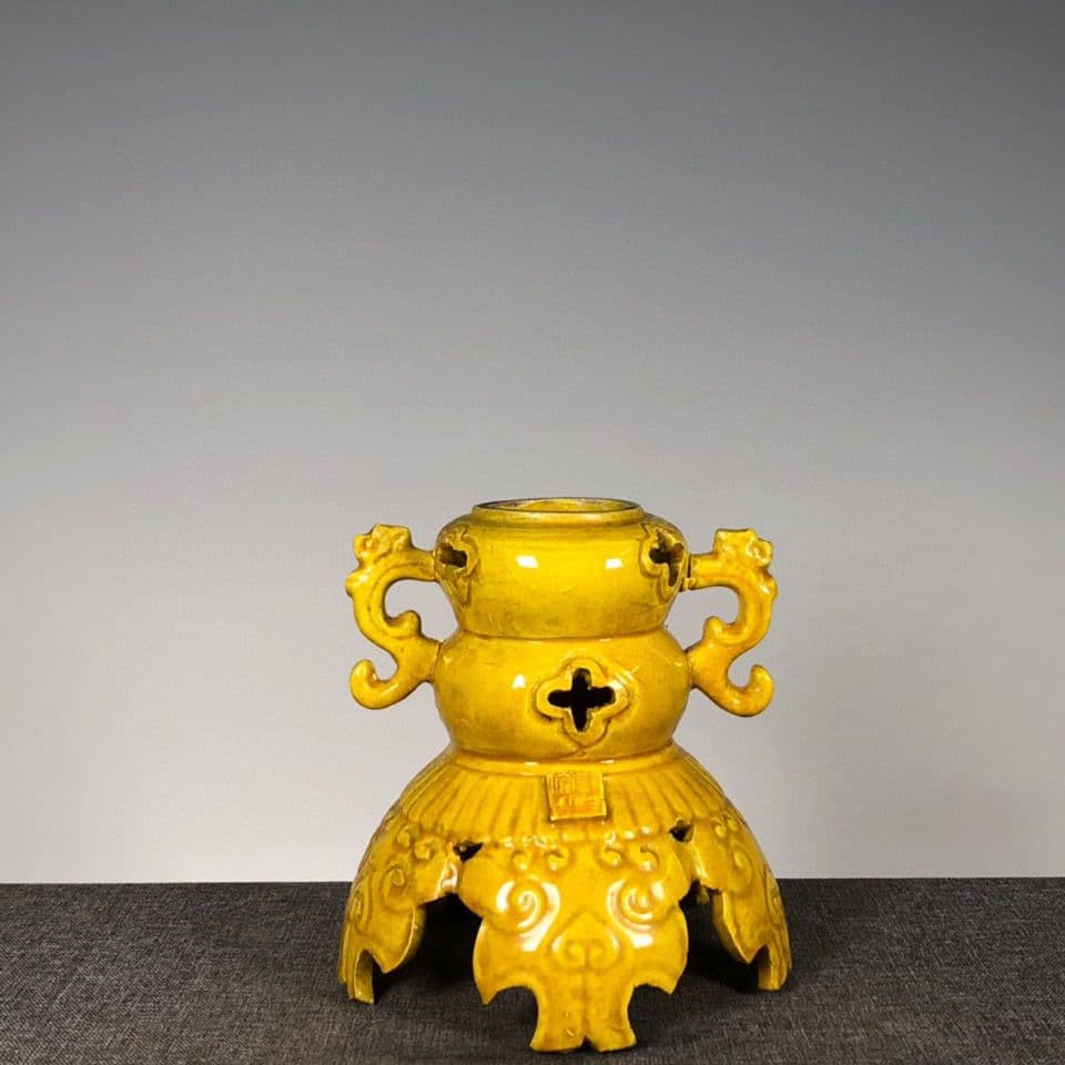 景徳鎮 陶磁器 帝王黄釉透かし彫り香炉 香道具 茶道具 装飾品 工芸品 置物