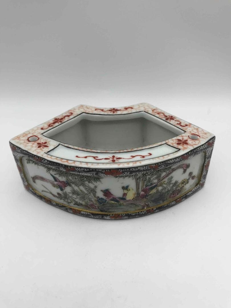 清道光時代 【大清道光年製】在銘 粉彩 琺瑯彩金彩錦雞墨彩詩文水丞(F-16)