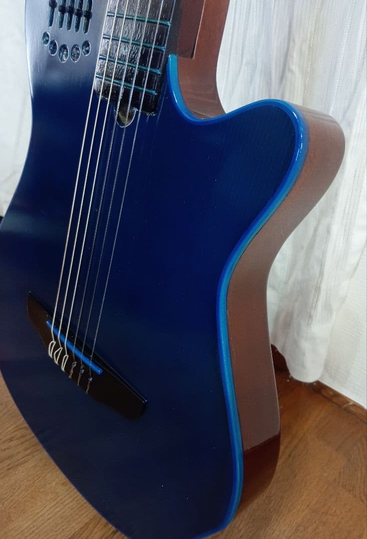 Godin Multiac エレアコ・オーシャンブルー仕立て