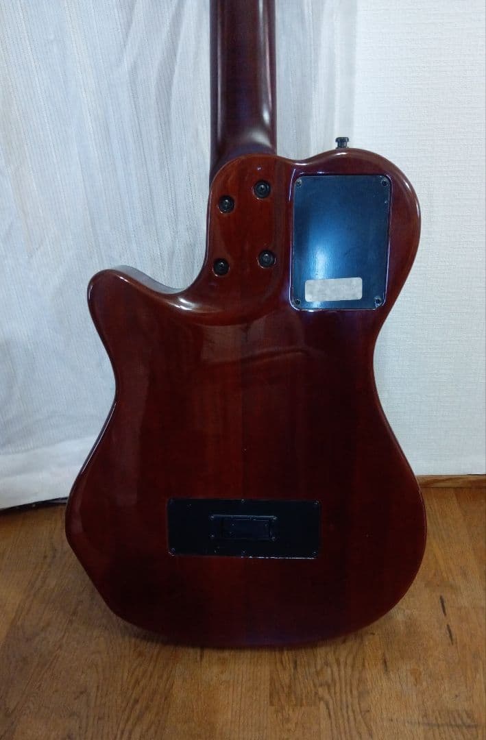 Godin Multiac エレアコ・オーシャンブルー仕立て