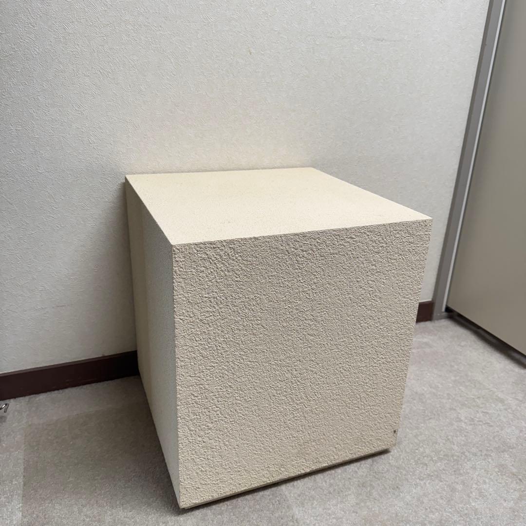 ZARA セメントフィニッシュ　サイドテーブル