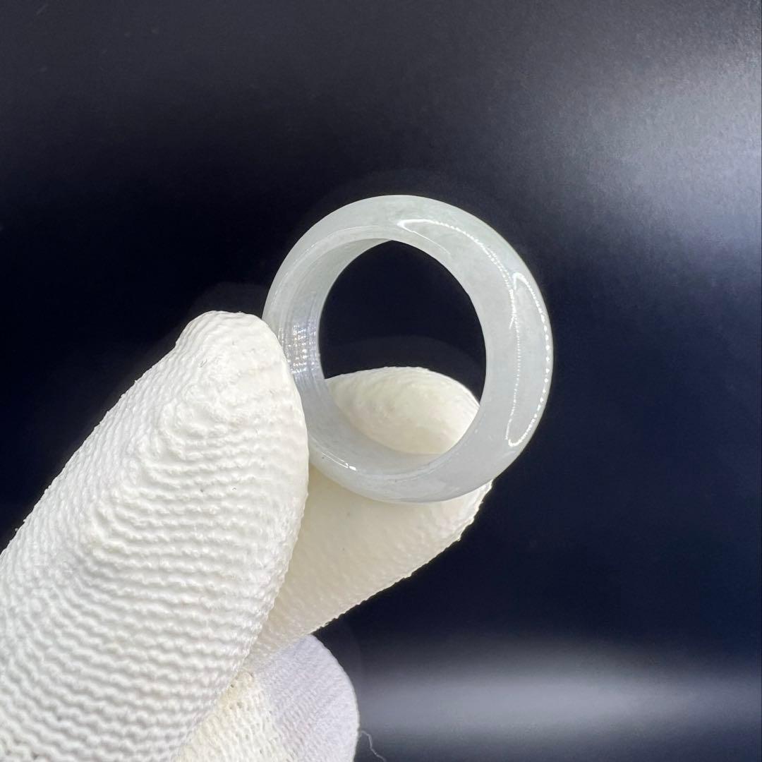 新品　ミャンマー産天然Aランク翡翠ののくり抜きリンググリーンホワイトAB1006