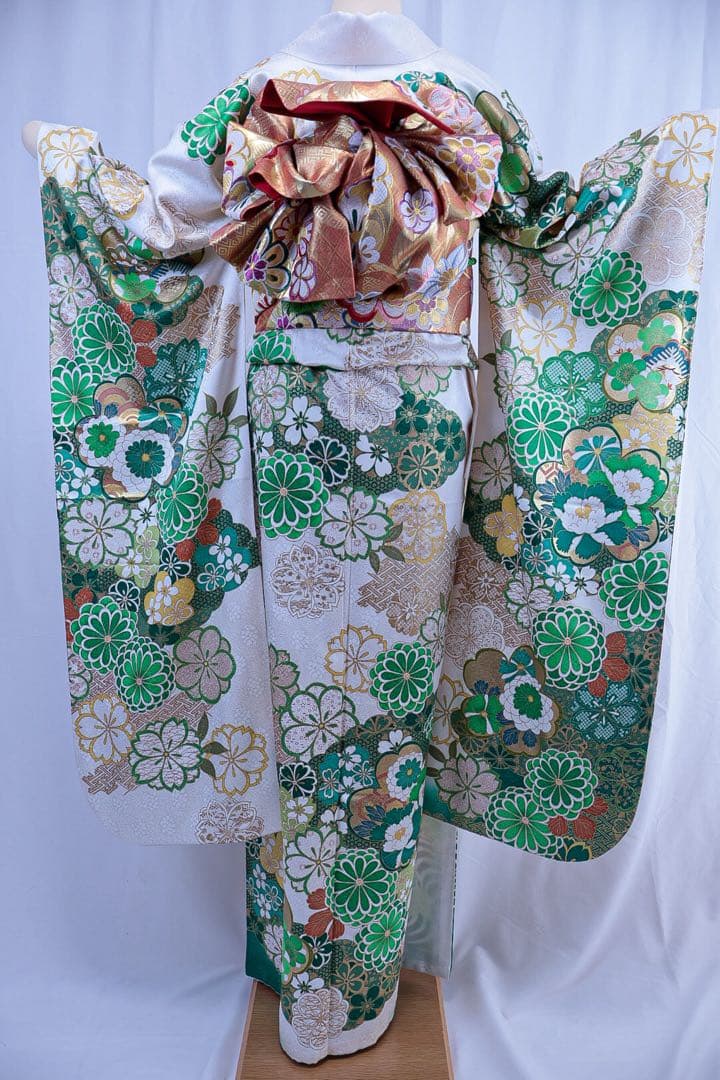 正絹　モダン系　白地にグリーン柄の振袖セット