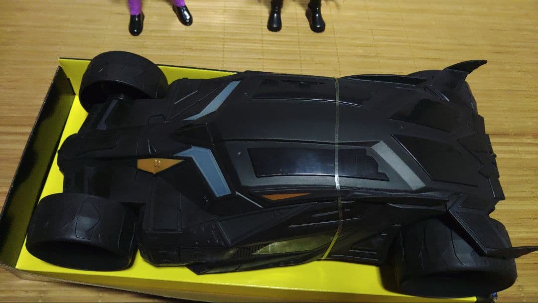 バットマンシリーズ　フィギュア３体とバットモービル