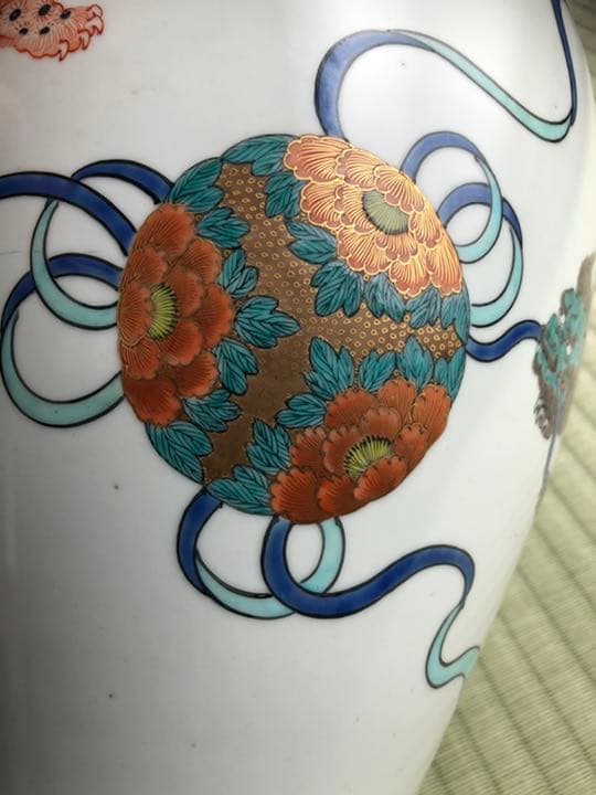 古九谷焼　原石　青赤獅子金彩牡丹丸紋　花瓶