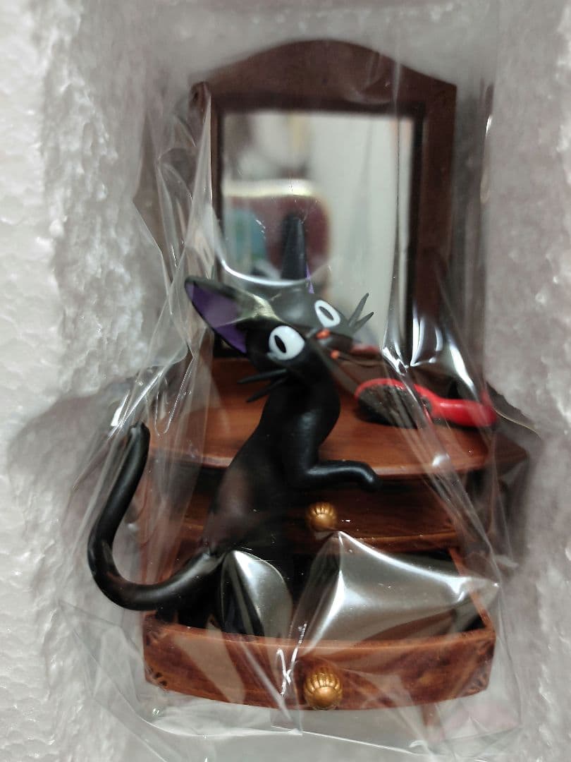 ジブリ魔女の宅急便アンティークドレッサー型2014年カレンダー　美品新品同様