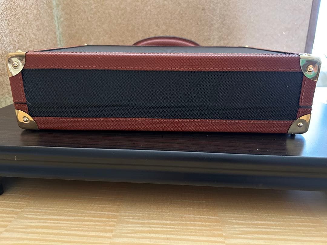 BOTTEGA VENETAの黒と茶色の小型アタッシュケースケース