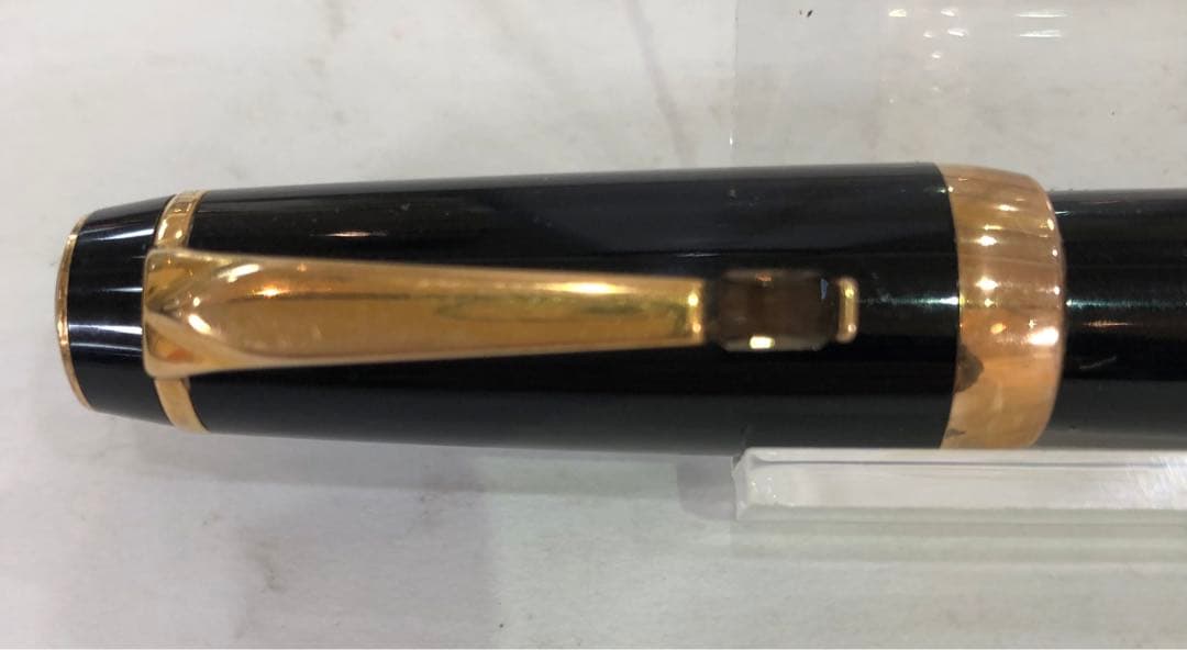 t*p様 MONTBLANC モンブラン キャップ付き式レッドジェムストーンボー