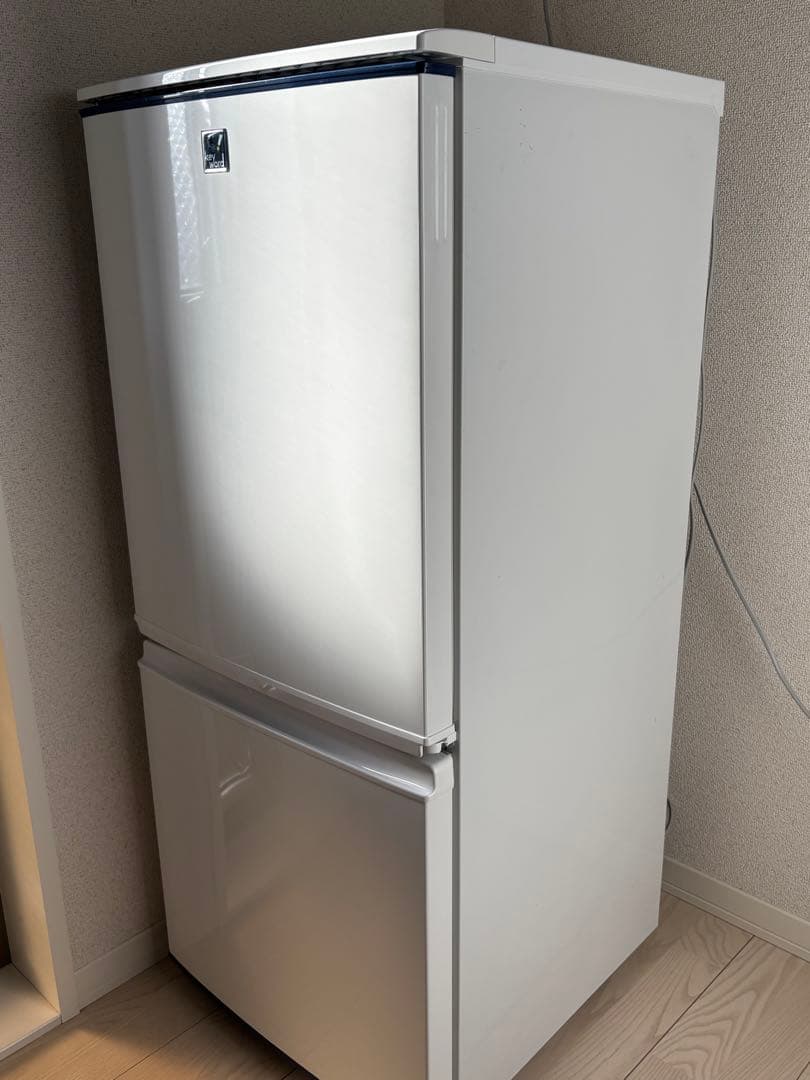 SHARP 冷蔵庫 137L 一人暮らし 左右開き　Refrigerator