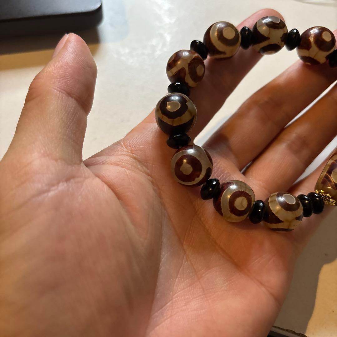 すっごい天珠！九眼天珠、三眼天珠！ドドーンとくる！すっごい！