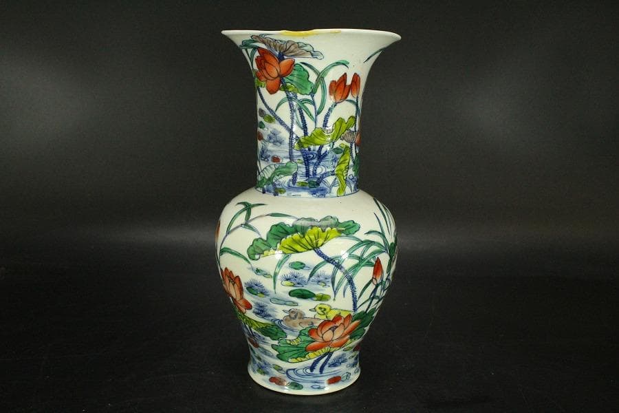 中国美術 門彩 色絵 水辺蓮花 瓶 高23cm(LC243)