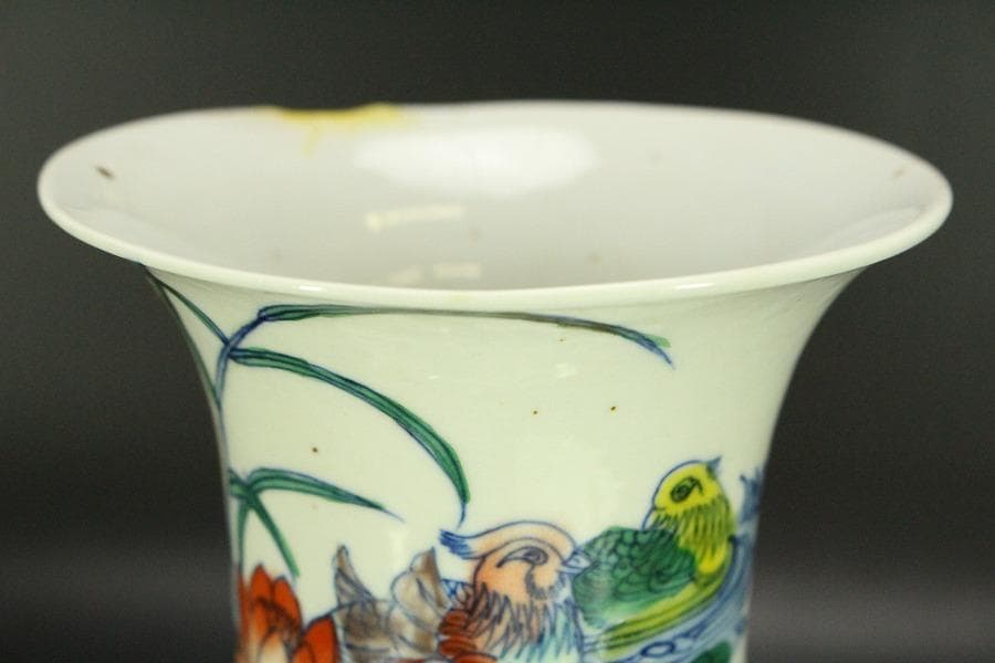 中国美術 門彩 色絵 水辺蓮花 瓶 高23cm(LC243)