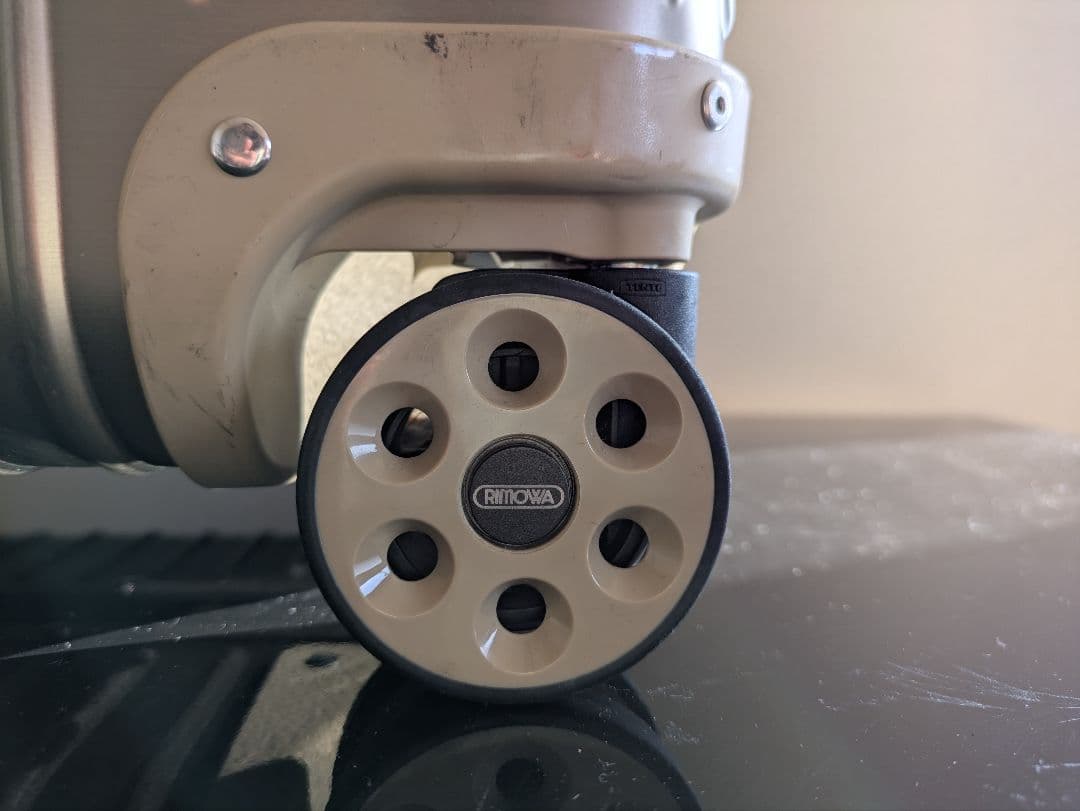 リモワRIMOWAトパーズチタニウム　キャリーケース　スーツケース　67L廃番