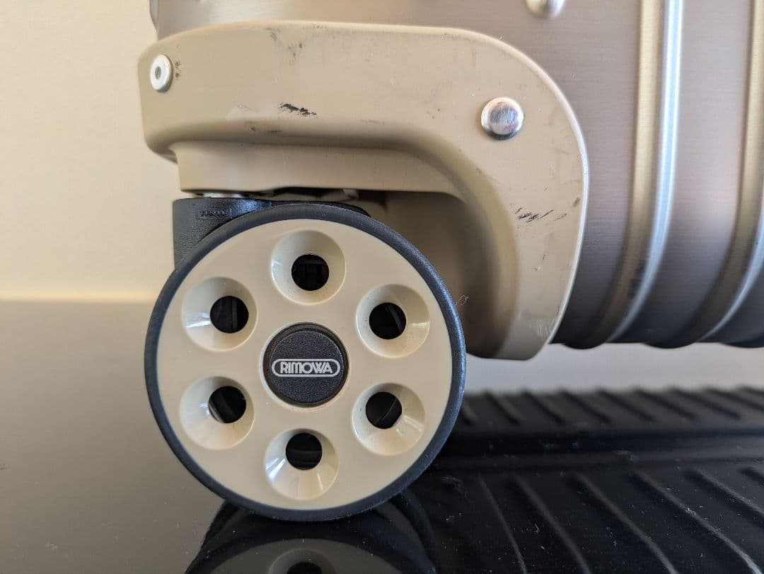 リモワRIMOWAトパーズチタニウム　キャリーケース　スーツケース　67L廃番