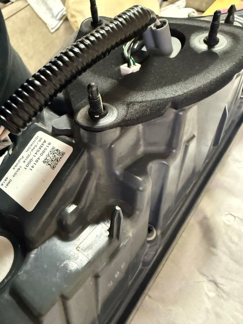 60系ハリアー（前期） 右テールレンズ バックドア側